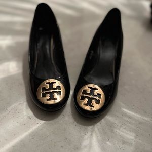 Tory Burch wedges. Gorgeous!!! 😯